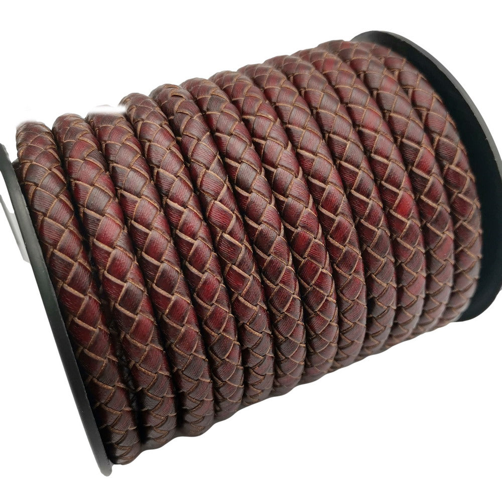 ShapesbyX-6 mm rundes, gefaltetes Lederband für die Herstellung von geflochtenen Armbändern. Bolo-Schnur aus rotbraunem Leder im Used-Look